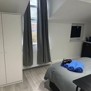 Central London- Zone 2 En-Suite Room